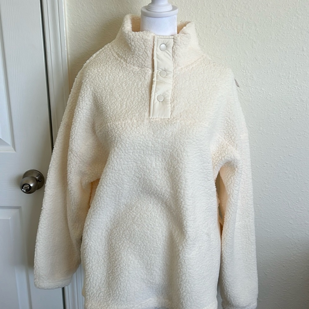 New women old Navy Sherpa  Top